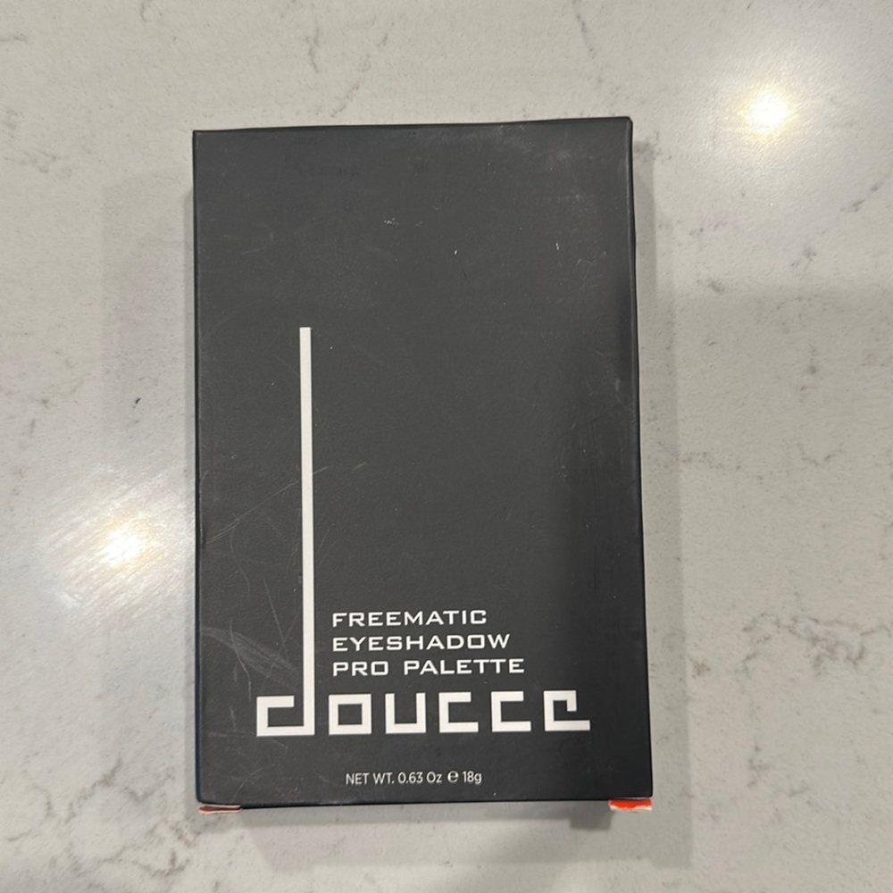 Doucce freematic eyeshadow pro pallet